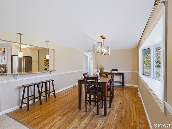 5th image of 25 Balsam Road