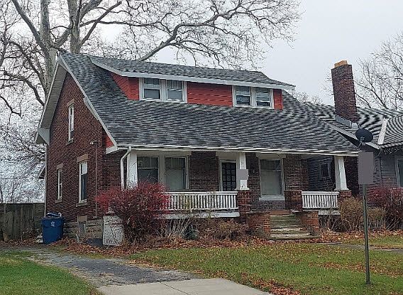 3rd image of 1023 W 4th St