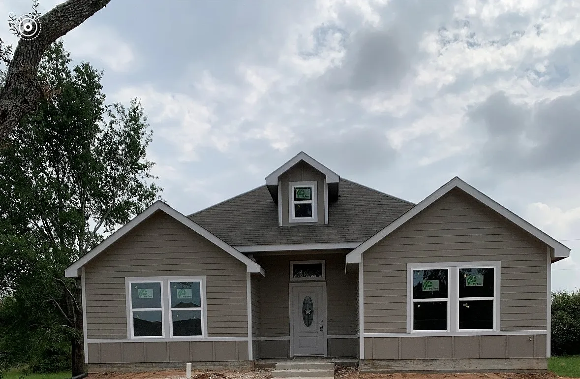 5 bed, 3.5 bath, 1743 sqft, $750 — Photo 1