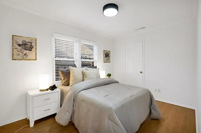 389 Lastreto Ave — Photo 14
