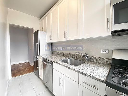 5th image of 499 Fort Washington Ave APT 3D