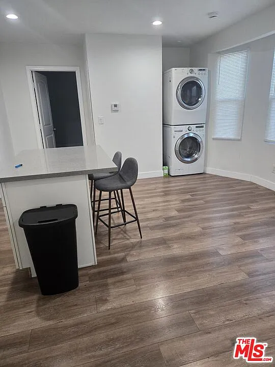 2 bed, 1.5 bath, 800 sqft, $2,400 — Photo 3