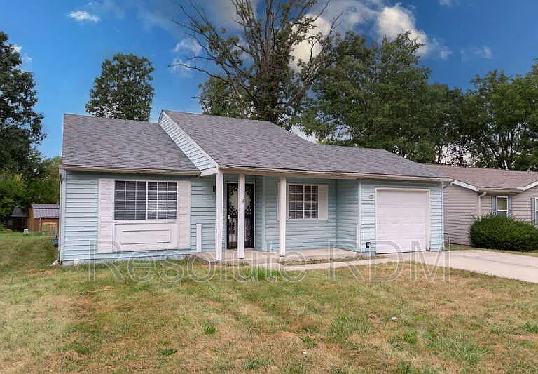 3826 Ireland Dr — Photo 2