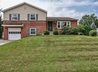 6 Kensington Dr, Camp Hill, PA 17011