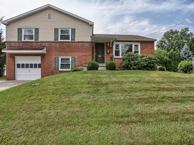 6 Kensington Dr, Camp Hill, PA, 17011