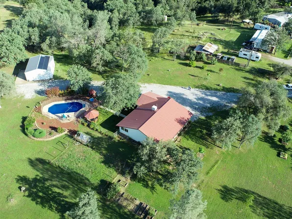12075 Kern Dr, Redding, CA 96003