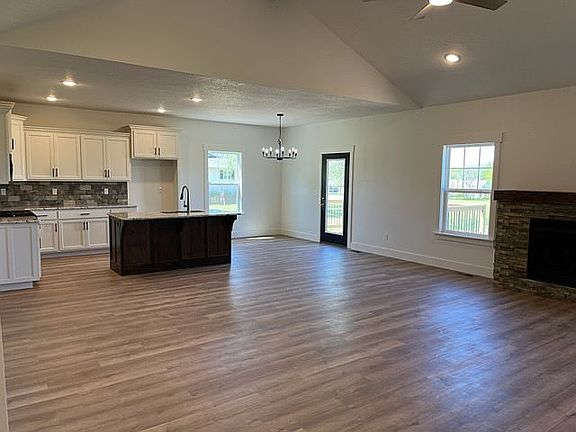 3rd image of 1013 Stadium Dr