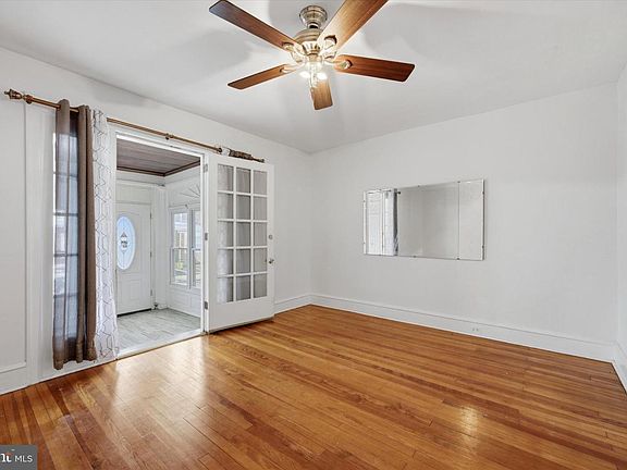 3rd image of 7 Rhodes Ave