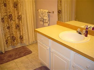 Main Bath with Full Tub