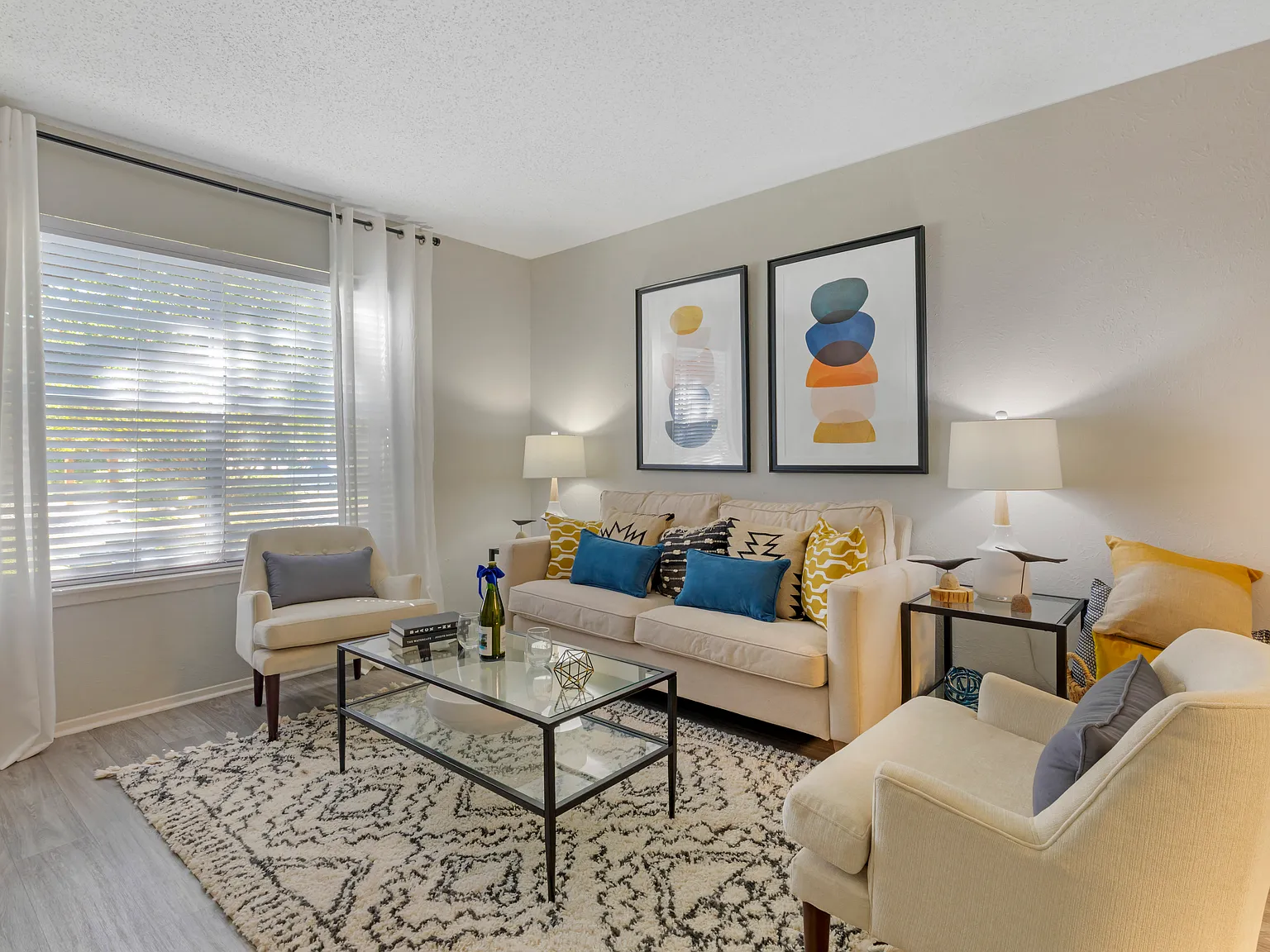 Valley Oaks Apartments — Photo 2