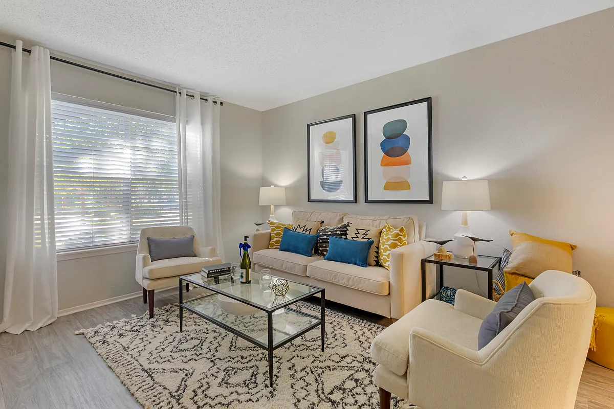Building Photo - Valley Oaks Apartments