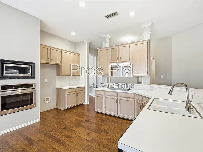 2921 Meadow Glen Dr — Photo 16