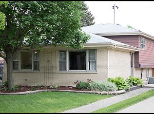 21 S Euclid Ave, Villa Park, IL 60181