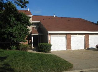 995 Pine Tree Cir S, Buffalo Grove, IL