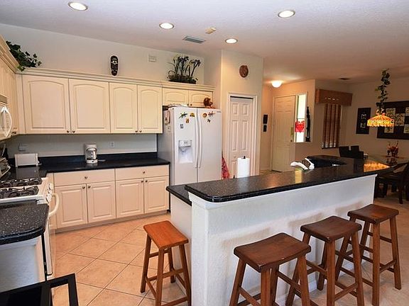 3rd image of 122 Padova Way