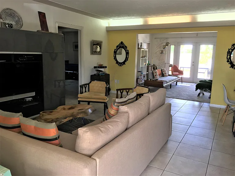 2429 Tangerine Dr — Photo 2