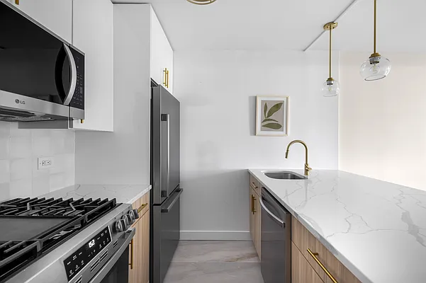 Rented by SERHANT. | media 4