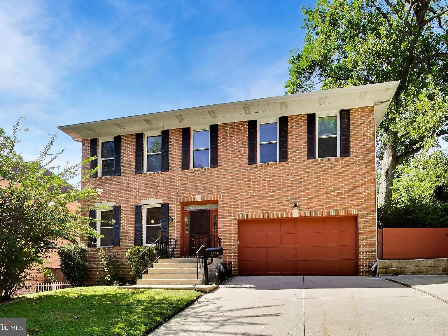 4 bed, 3.5 bath, 3932 sqft, $3,800 — Photo 2