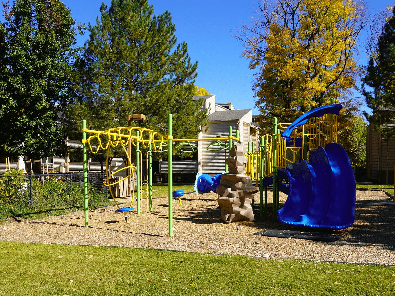 Garden Court Apartments — Photo 4