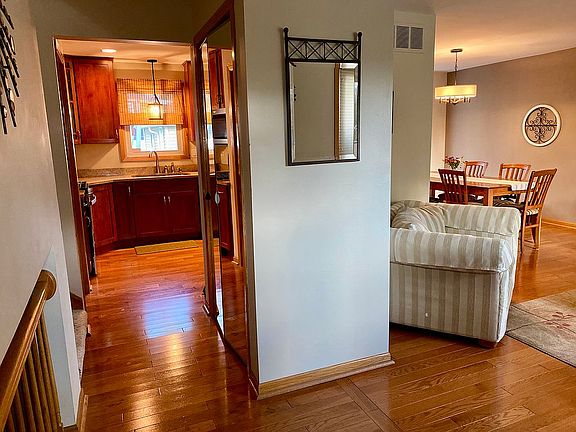 Hardwood floors on the main 