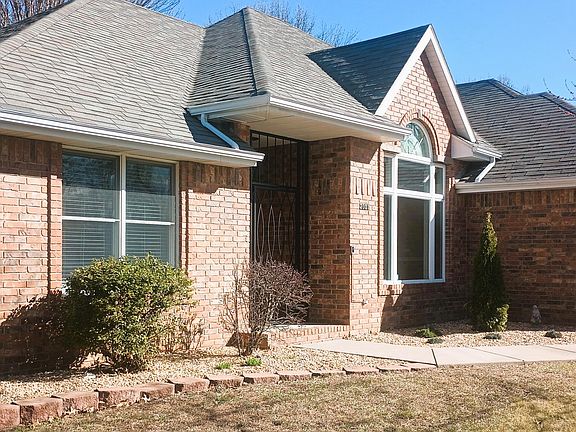 3rd image of 2301 W Camino Alto Street