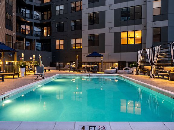 Rooftop Pool & Lounge