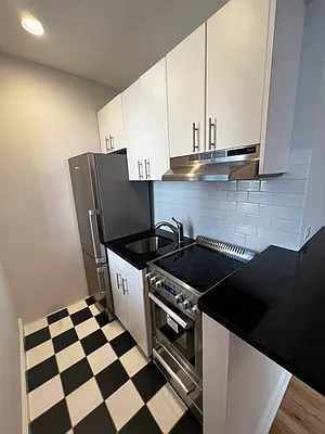 Rented by Salon Realty Corp | media 4