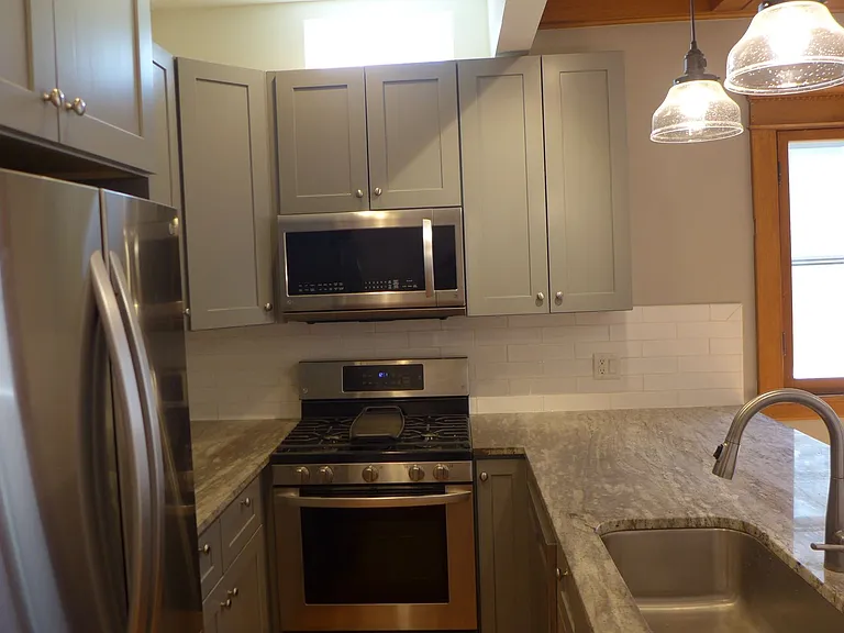 136 Elgin Ave — Photo 33