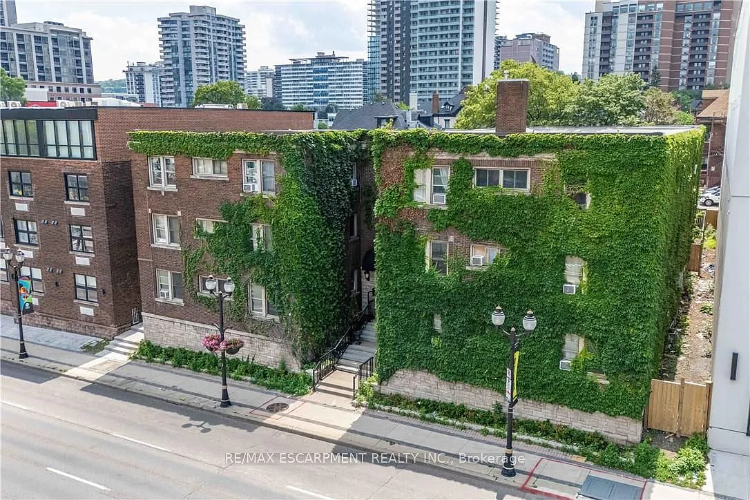 2 bed, $1,800 — Photo 3