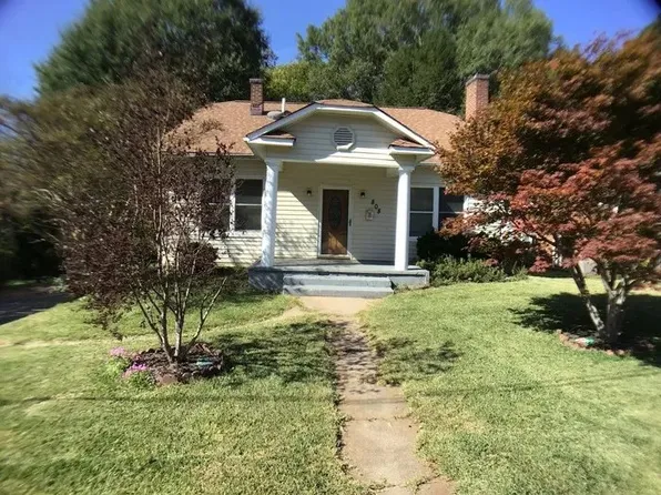 808 3rd St SE, Hickory, NC 28602