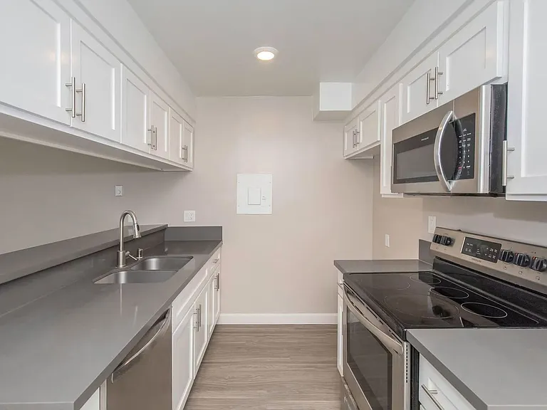 Wardlow Apartments — Photo 20