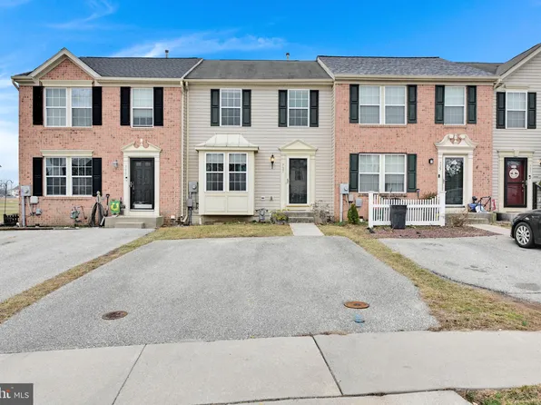 737 Blossom Dr, Hanover, PA 17331
