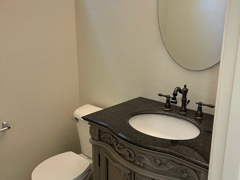 918 SE Portlandia Ave — Photo 6