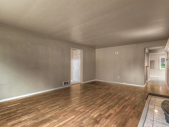 3rd image of 3130 N Gove St