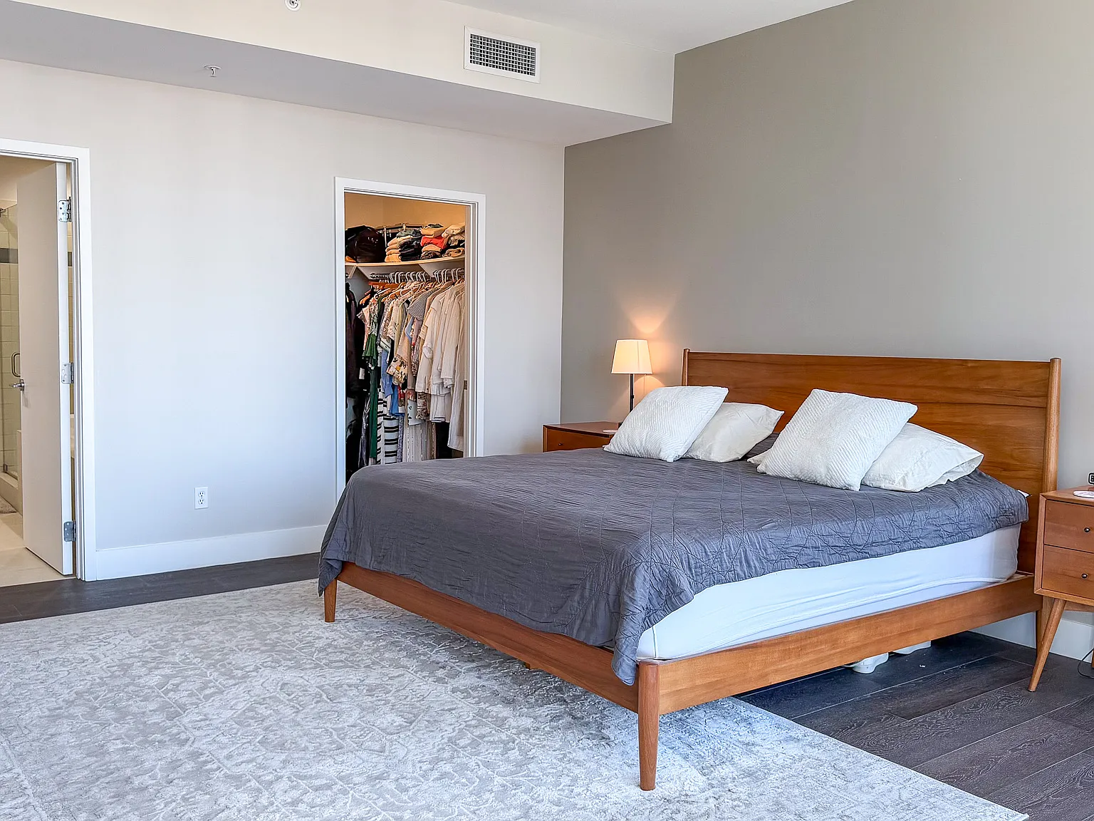 2 bed, 2.5 bath, 1829 sqft, $7,500 — Photo 4