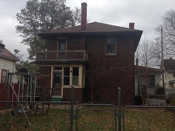 3rd image of 841 9th St NE
