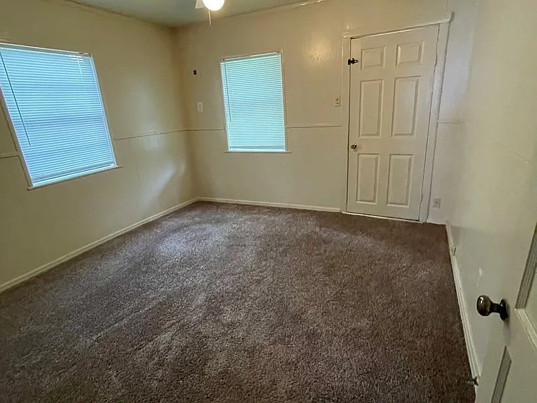 500 Loraine Cir — Photo 7