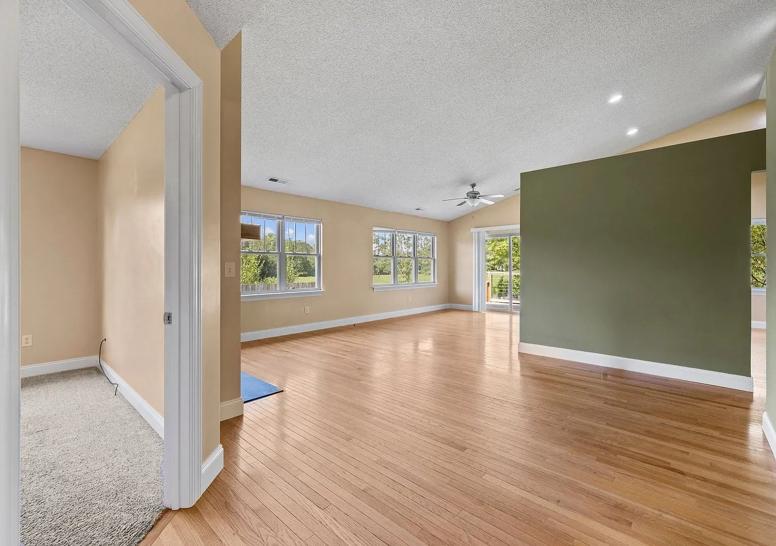 Delightful 3-Bedroom, 2-Bathroom with Fenced-In Yard in Etwoah — Photo 2