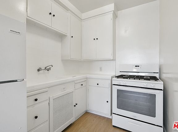 4th image of 186 N Clark Dr