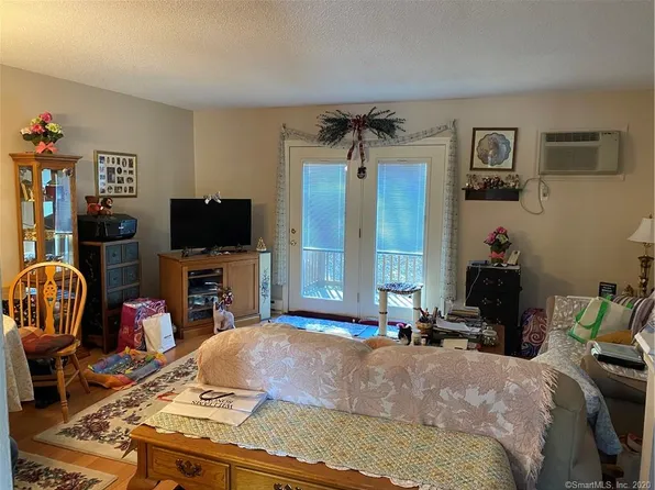 115 Stoneheights Dr, Waterford, CT 06385