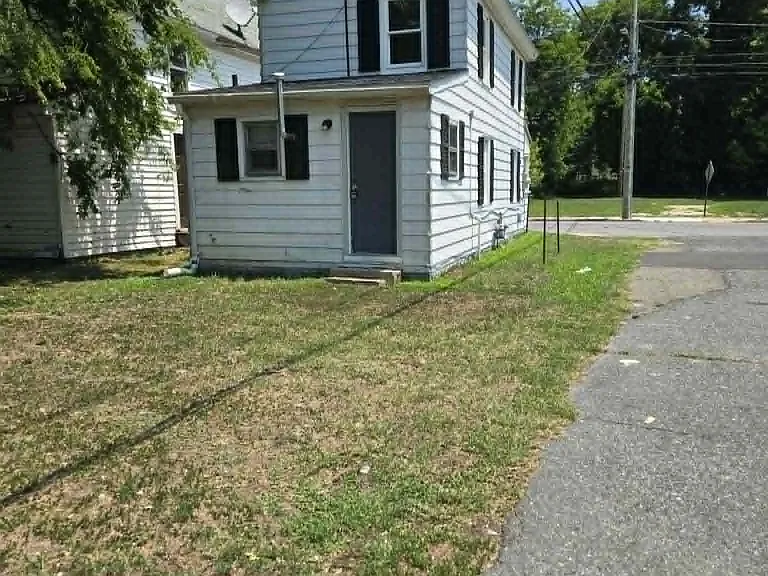 913 Pine St — Photo 3