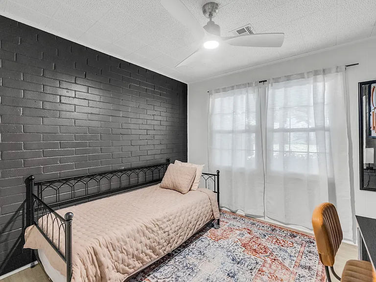 4828 S Madison Ave — Photo 15