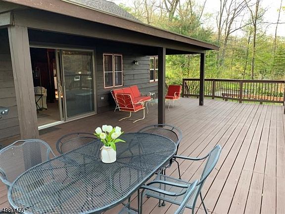 4th image of 2202 Lakeside Dr W