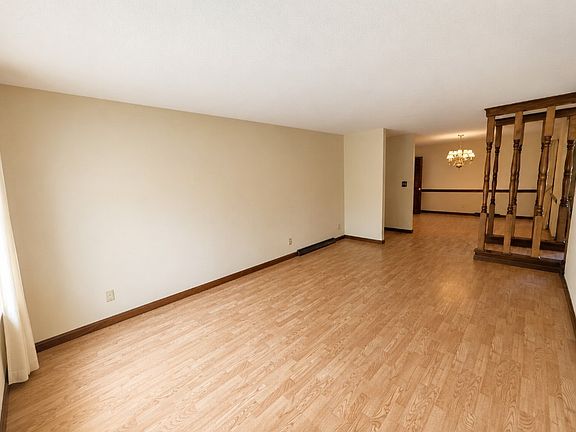 3rd image of 7622 Chestnut St