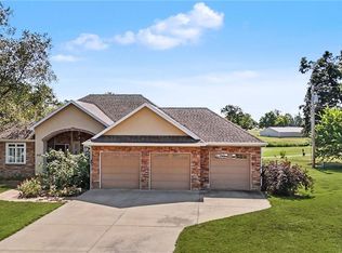 942 E Fairway Dr, Ottawa, KS 66067