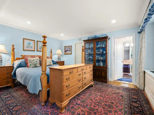 1215 5th Avenue image 13 of 22