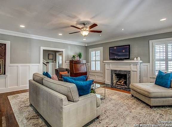 5th image of 107 Blue Bonnet Blvd