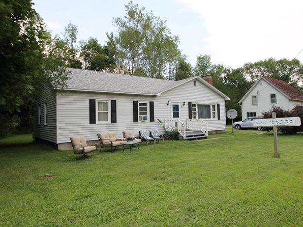 883 Mountain View Dr, Willsboro, NY 12996