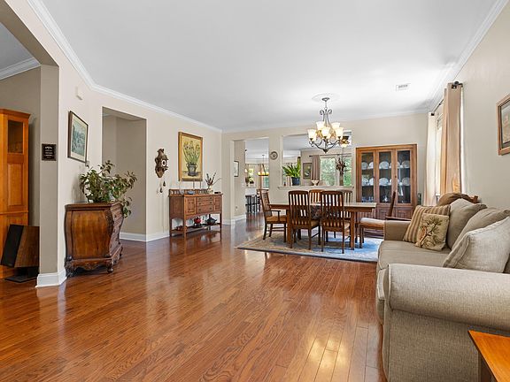 3rd image of 113 Settlers Ct