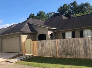 8674 E Cypress Point Ct, Baton Rouge, LA 70809